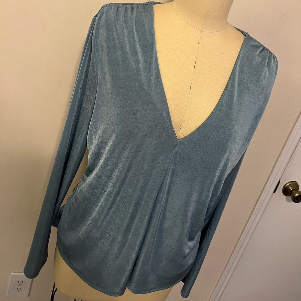 Shiny long sleeve blouse